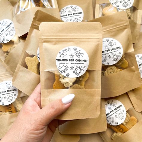 Dog Cookies Packaging, Pet Treats Packaging, Dog Treat Packaging Ideas, Dog Treats Packaging, Dog Sitting Business, Dog Treat Packaging, Hotel Pet, Pet Store Ideas, Pet Cafe