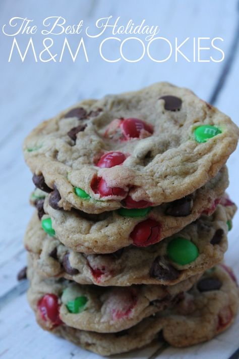 This is our Families FAVORITE M&M Cookie Recipe! Holiday M&M Cookies, I even had a friend serve these at her Wedding because they are That Good! #christmascookies Christmas Cookie Recipes Best M&m Cookie Recipe, Xmas Cookies, Cookies Decorated, Christmas Cooking, Chewy Cookie, Yummy Sweets, Holiday Cooking, Cookies Recipes Christmas, Favorite Cookies