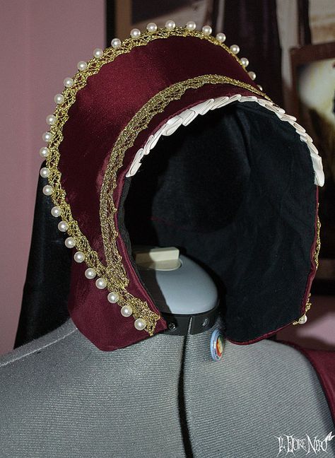 Medieval Headwear, Court Gown, Medieval Dolls, Elizabethan Costume, Tudor Court, Medieval Hats, Tudor Dress, Tudor Fashion, Tudor Costumes