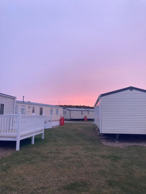 British Summer Nostalgia, British Holiday Aesthetic, Static Caravan Aesthetic, Haven Holidays Caravan, Haven Holidays, Uk Holiday Aesthetic, Caravan Park Aesthetic, British Seaside Aesthetic, Aesthetic Caravan