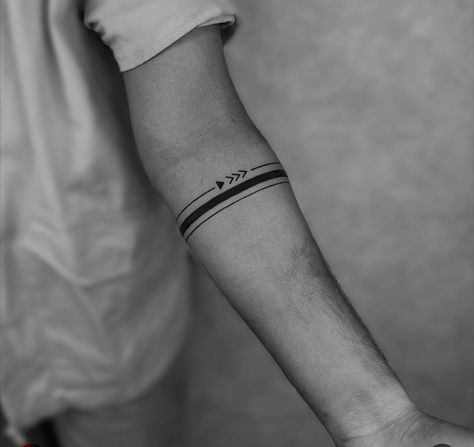 Simple Armband Tattoo For Women, Double Band Tattoo, Foo Fighters Tattoo, Arm Cuff Tattoo, Black Band Tattoo, Bracelet Tattoo For Man, Band Tattoos For Men, Around Arm Tattoo, Cuff Tattoo