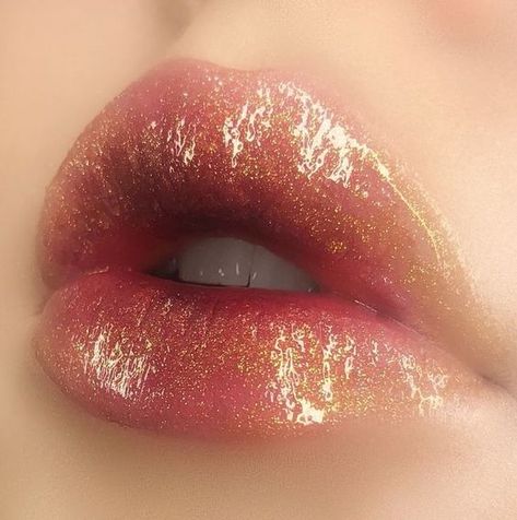 Lips Makeup Ideas to show off your beautiful face - Inspired Beauty Glossy Lips Makeup, Make Up Gold, Drag Make-up, Nude Lip Gloss, Make Up Inspiration, Shiny Lips, Beauty Make-up, Lips Makeup, Makeup Tricks