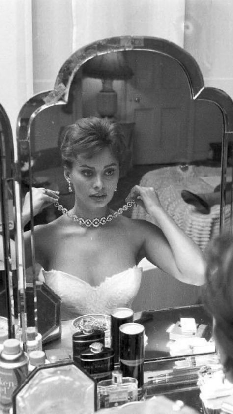 Oud Hollywood, Klasik Hollywood, Old Hollywood Aesthetic, Hollywood Aesthetic, Evening Fashion, Classic Hollywood Glamour, Vintage Hollywood Glamour, Sofia Loren, Glamour Vintage