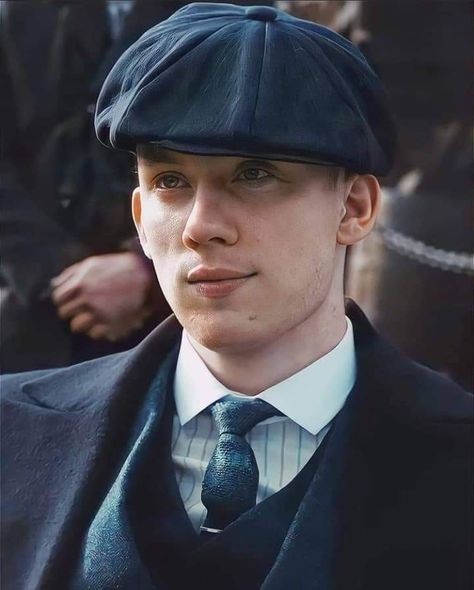 Johnny Shelby, Piki Blinders Wallpaper, Picky Blinders Thomas Shelby, Sean Wallace, Peaky Blinders Esme Shelby, Thomas Shelby Stare, John Shelby Peaky Blinders, Aimee Ffion Edwards, Dark Academia Men