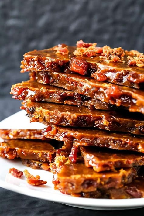 Bacon Brittle Recipe, Bacon Desserts, Bourbon Bacon, Brittle Recipes, Candy Man, Candied Bacon, Candy Recipes Homemade, Homemade Candies, Bacon Recipes