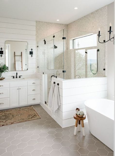 Bathroom Shiplap Ideas, Bathroom Shiplap, Shiplap Ideas, Bad Inspiration, Farmhouse Master, Modern Farmhouse Bathroom, Trendy Bathroom, Stylish Bathroom, House Bathroom