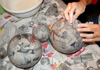 Papier Mache Planets. http://www.instructables.com/id/Papier-Mache-Planets/step7/Im-ready-for-my-closeup/ Diy Solar System Project, Solar System Projects For Kids, Diy Solar System, Planet Project, Solar System For Kids, Solar System Model, Solar System Projects, Solar System Crafts, Solar Energy Diy