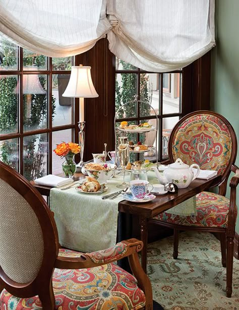 Tea Room Interior, Afternoon Tea At Home, Tea Room Decor, Victorian Tea Room, Vintage Tea Rooms, Tea Rooms, Cups And Saucers, Tea Shop, Tea House