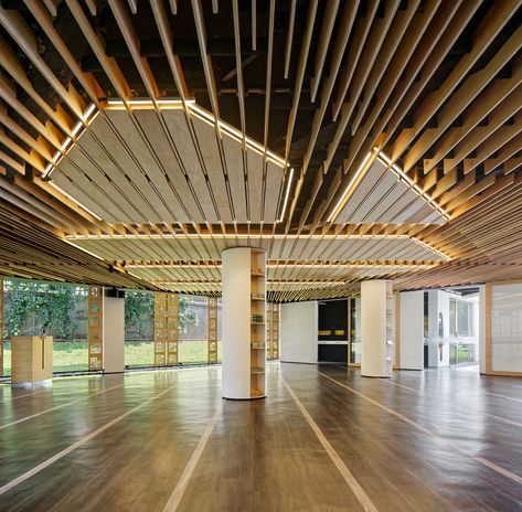 Gallery of Golkar Jakarta Office / Delution Architect - 2 Baffle Ceiling, False Ceiling Bedroom, False Ceiling Living Room, Wooden Ceiling, Gallery Furniture, Ceiling System, 3d Interior Design, Ceiling Detail, Interior Design Magazine