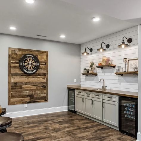 Modern Basement Bar, Basement Wet Bar, Basement Decoration, Basement Kitchenette, Home Bar Setup, Home Bar Rooms, Modern Basement, Basement Inspiration, Basement Bar Designs