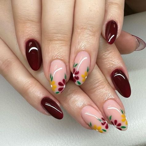 Fall Flowers Nails, Floral Fall Nails, Autumn Flower Nails, Autumn Floral Nails, Fall Floral Nail Designs, Fall Flower Nail Designs, Fall Flower Nails, November Nails Designs Fall, Fall Floral Nails