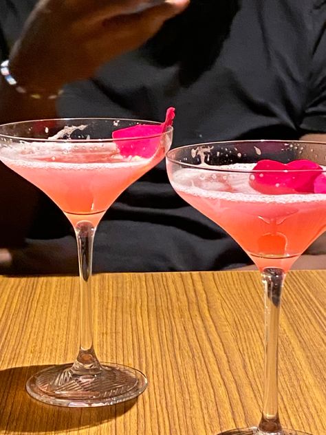 French Martini Aesthetic, Pink Cocktail Aesthetic, Aesthetic Wine Glasses, Martini Aesthetic, Cocktail Aesthetic, Martini Party, Tequila Rose, French Martini, Law Students