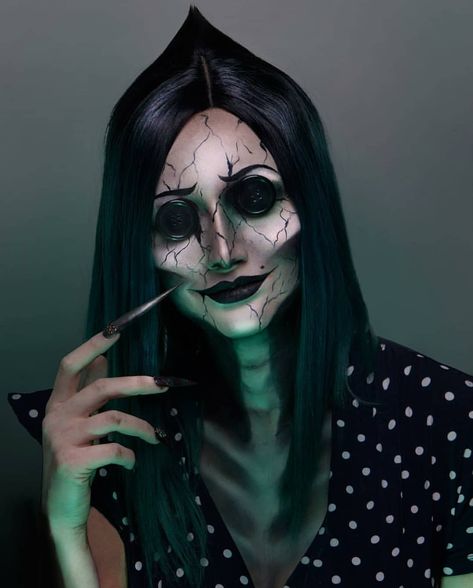 Lo que yo diría que le quedará bn a mi mamá y papi🤪 Coraline Makeup, Halloweenský Makeup, Halloween Make-up Looks, Horror Make-up, Other Mother, Creepy Halloween Makeup, Cute Halloween Makeup, Cool Halloween Makeup, Halloween Makeup Scary