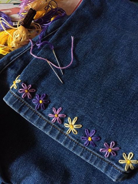 Embroidery Jeans Diy, Jeans With Embroidery, Clothes Embroidery Diy, Denim Embroidery, Hand Embroidery Projects, Denim Crafts, Embroidery On Clothes, Cute Embroidery, 자수 디자인