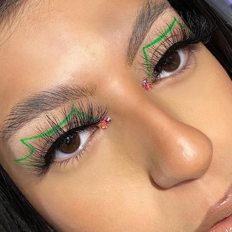 Christmas Graphic Liner Makeup, Christmas Graphic Eyeliner, Christmas Graphic Liner, Christmas Eyeliner Looks, Holiday Eyeliner, Christmas Eyeliner, 2023 Makeup, Graphic Eyeliner, Makeup Board