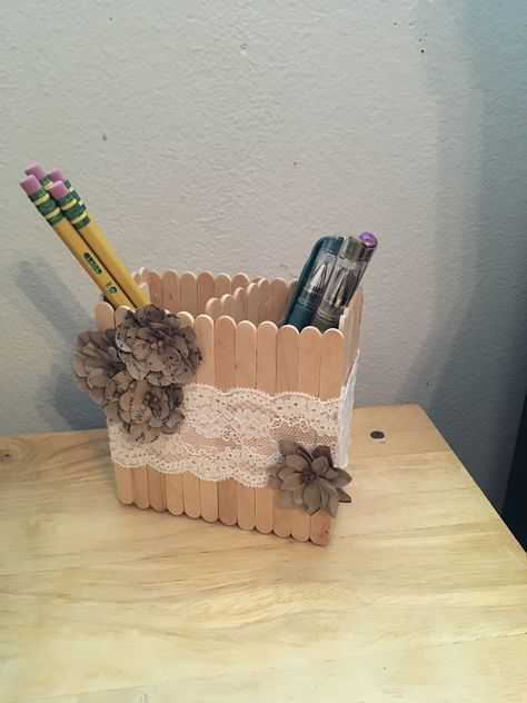 Popsicle stick pencil holder Popsicle Pencil Holder, Pencil Holder Diy Popsicle Sticks, Popsicle Stick Pencil Holder, Pencil Caddy, Diy Pencil Holder, Diy Popsicle Stick Crafts, Diy Popsicle, Stick Crafts, Diy Bracelets Tutorials