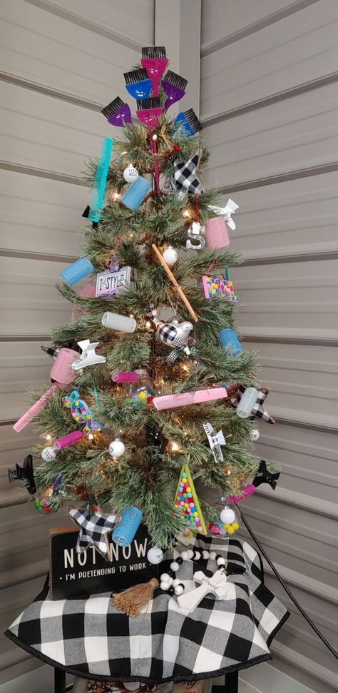 Christmas Decor Ideas Hair Salon, Hair Stylist Christmas Tree, Hairdresser Christmas Tree, Spa Christmas Tree, Hair Salon Christmas Decorations, Christmas Decor Ideas For Hair Salon, Hair Salon Holiday Decor, Christmas Hair Salon Decor, Salon Suite Christmas Decor