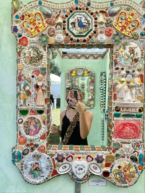 Mosaic Mirror Frame Ideas, Mosaic Tile Crafts Ideas, Diy Mosaic Mirror Frame, Diy Decorative Mirror Frames, Mosaic Mirrors Ideas Diy, Diy Mosaic Mirror, Upcycle Mosaic, Mosaic Mirror Art, Mosaic Mirrors Ideas