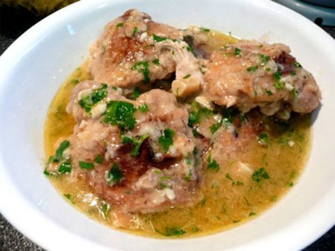 Pollo Bucco Alla Milanese Milanese Recipe, Osso Bucco, Osso Buco, Garlic Clove, Bay Leaf, Dry White Wine, Crushed Garlic, Yum Yum Chicken, Fresh Parsley