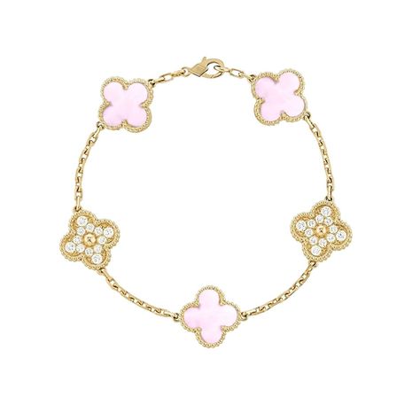 قلادات متدلية, Oh My Goddess, Clover Bracelet, Jewelry Accessories Ideas, Girly Accessories, Classy Jewelry, Jewelry Essentials, Elegant Bracelet, Jewelry Lookbook