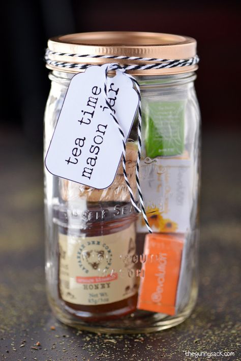 Tea Time Jar | Community Post: 15 Creative Mason Jar Christmas Gifts Mason Jar Gifts Diy, Mason Jar Christmas Gifts, Gunny Sack, Gifts Homemade, Diy Christmas Presents, Christmas Mason Jars, Christmas Jars, Mason Jar Gifts, Cadeau Diy