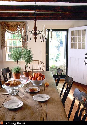 Home & Interior Design: Style Guide: New England Farmhouse New England Style Farmhouse, New England Farmhouse Decor, New England Farmhouse Living Room, New England Style Decor, Dutch Colonial Dining Room, New England Farmhouse Kitchen, 1900 Farmhouse Decor, Colonial Cottage Interior, Historic Farmhouse Interiors