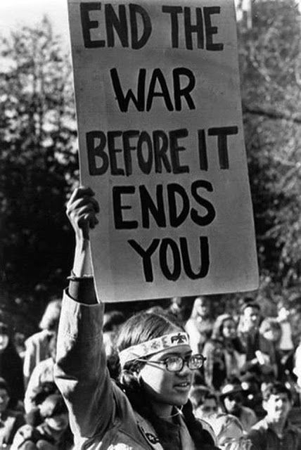 Hippie protesting the Vietnam War, ca. 1960s. More Camel Quote, Vintage Hippie Aesthetic, Hippies 1960s, 1960s Hippie, Hippie Quotes, Woodstock 1969, Hippie Movement, Joan Baez, Joe Cocker