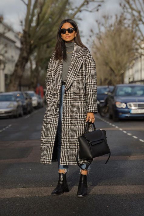 Style Rules With Coco Beautea | sheerluxe.com Mantel Styling, Minimal Stil, Mantel Outfit, Pijamas Women, Houndstooth Coat, Look Plus Size, Style Rules, Winter Mode, Looks Street Style