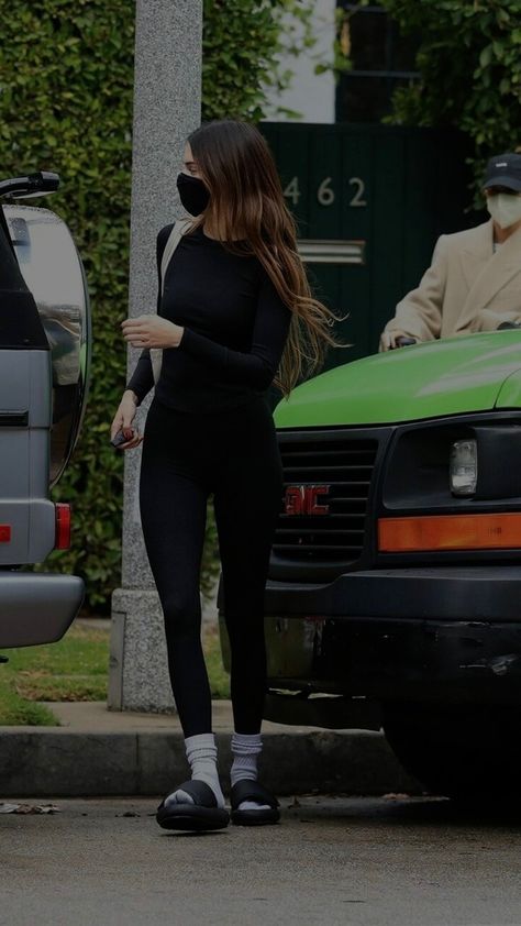 Hailey Bieber And Kendall Jenner, Estilo Jenner, Estilo Kardashian, Kendall Jenner Street Style, Kendall Style, Kendall Jenner Outfits, Jenner Outfits, Jenner Style, Matcha Slim