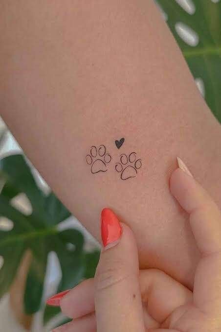 Paw Tattoos, Dog Tattoo Design, Henne Tattoo, Tattoos Cute, Tattoo Design For Women, Cute Simple Tattoos, Small Girly Tattoos, Pawprint Tattoo, Small Pretty Tattoos