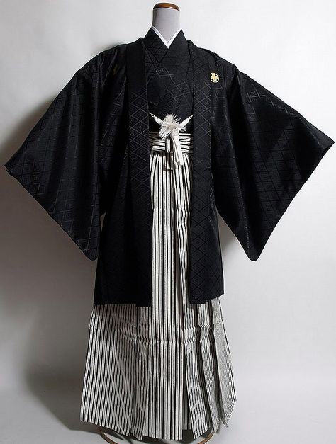 hakama and keikogi.. Japanese Traditional Clothing Men, Japanese Kimono Male, Kimono Men, Japanese Traditional Clothing, Men Art, Japan Kimono, Male Kimono, Yukata Kimono, Kimono Design