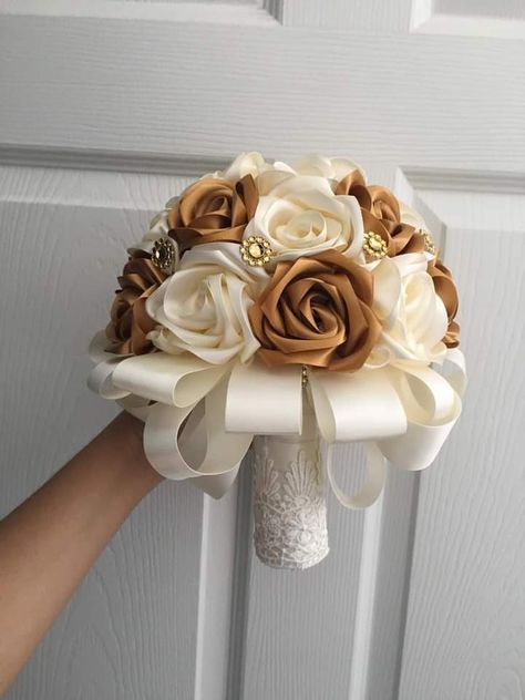 Satin Flowers Diy, Quince Pictures, Beauty And Beast Wedding, Diy Bouquet Wrap, Pretty Quinceanera Dresses, Flower Bouquet Diy, Ribbon Bouquet, Bouquet Wrap, Satin Roses