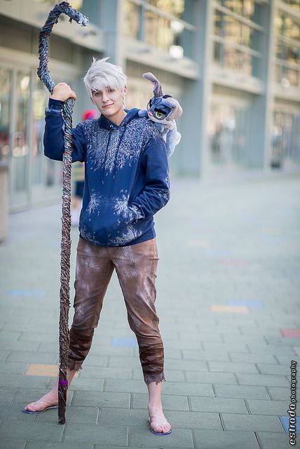 DIY Jack Frost Halloween Costume Idea 1 Jack Frost Costume, Jack Frost Cosplay, Harry Potter Kostüm, Halloweenský Makeup, Princess Makeup, Diy Kostüm, Disney Makeup, Rise Of The Guardians, Disney Cosplay