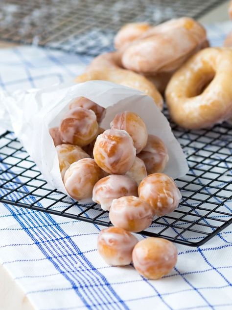 Pinterest • Clarice__ Comfort Sweets, Krispy Kreme Recipe, Donuts Krispy Kreme, Fancy Desserter, Homemade Donut, Recipe Copycat, Weight Watcher Desserts, Brown Food, Krispy Kreme Donuts