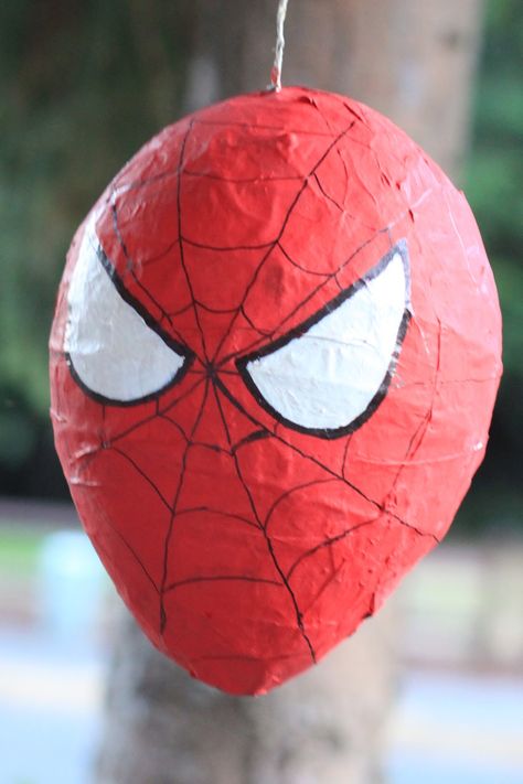 watch out for the woestmans: How to make a Paper Mache Piñata Paper Mache Pinata, Fête Spider Man, Pinata Diy, Marvel Birthday Party, Piñata Ideas, Spiderman Birthday Party, Diy Pinata, Avengers Party, Spiderman Party