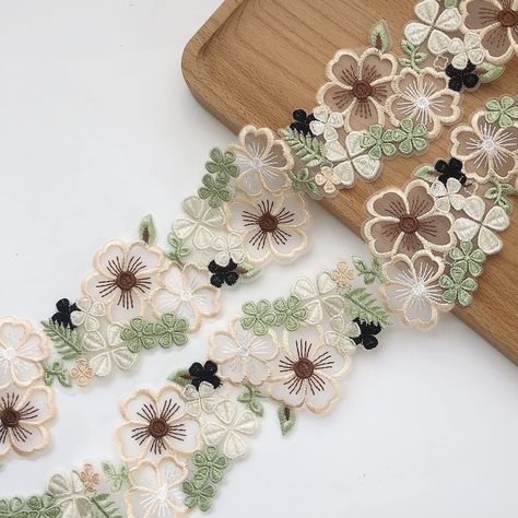 Bridal Ornaments, Beige Embroidery, Diy Sy, Flower Coaster, Heart Applique, Crochet Small, Sewing Lace, Costura Diy, Embroidery Floral