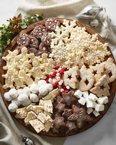 Cookie Board, Party Food Platters, Charcuterie Recipes, Xmas Food, Holiday Cookie, Christmas Snacks, Christmas Cooking, Food Platters, Christmas Goodies