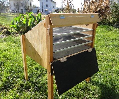 Solar Dryer Box: Solar dryers are a simple and energy-saving way to dry your own food, herbs, veggies and fruits alike. The solar dryer box is compact, easy to handle and can be disassembled in a few steps.The basic idea for this dryer comes from the book "Sun Wor... Solar Dryer, Solar Dehydrator, Solaire Diy, Fruit Dryer, Food Dryer, Homemade Generator, Solar Cooking, Solar Oven, Renewable Energy Projects