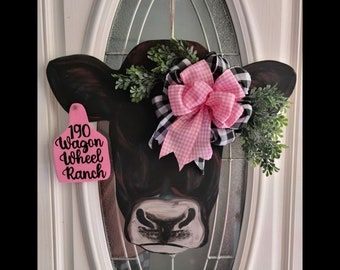 Cow Head Door Hanger Template, Cow Signs Wooden, Wooden Door Hangers Christmas, Cow Items, Cow Head Door Hanger, Cow Room, Wreath Enhancements, Cow Home Decor, Cow Diy