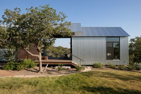 What's Next for Lake/Flato's Porch House? | Residential Design Ranch Porch, Porch House, Lake Flato, Tin House, Modern Barn House, Farm Houses, Australian Architecture, Shed Homes, Steel House