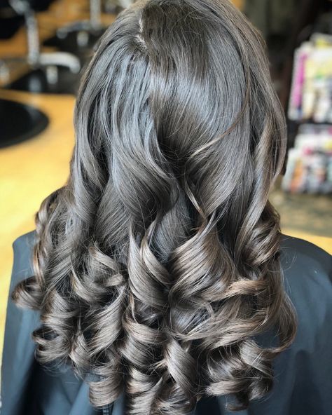 Vintage Glam Style hairstyle Hairstyles With Curled Hair, Easy Curled Hairstyles, Curly Iron, Loose Curls Hairstyles, Light Curls, Haircuts For Long Hair With Layers, Curls For Long Hair, Curling Hair With Wand, Curling Iron Hairstyles