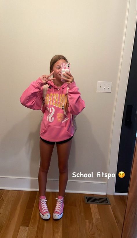 A Mirror Selfie, 30 Outfits, Fashion Fails, Photos Of People, Preppy Summer Outfits, Hilarious Photos, Outfit Inspo Summer, Casual Preppy Outfits, Cute Lazy Day Outfits