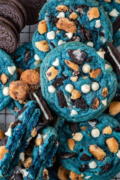 Chewy Monster Cookies, Cookie Monster Cookies, Chips Ahoy Cookies, Cookie Monster Birthday Party, Blue Snacks, Monster Cookies Recipe, Cookie Monster Cake, Cookie Monster Party, Cookie Monster Birthday