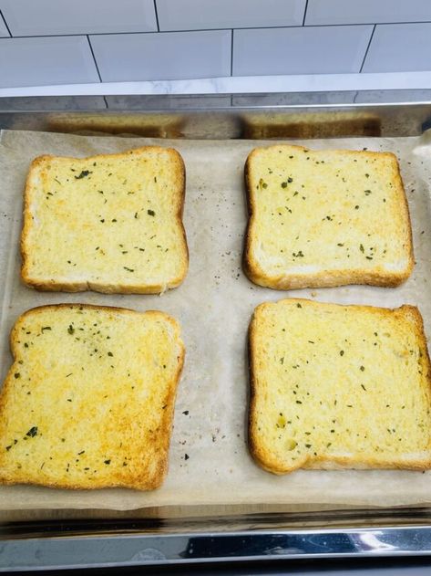 Best Garlic Bread Recipe - OhClary Garlic Bread With Regular Bread, Garlic Bread With Sliced Bread, Best Garlic Bread Recipe, Toast Garlic Bread, Best Garlic Bread, Texas Toast Garlic Bread, Crowd Recipes, Cheese Toast Recipe, Make Garlic Bread