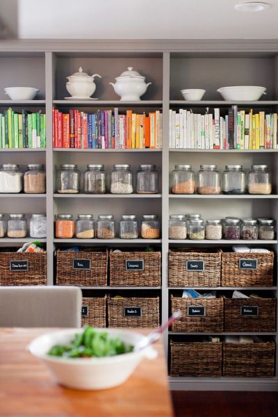 Obsessing over this open pantry: http://www.stylemepretty.com/living/2015/04/10/chic-and-casual-dinner-for-friends/ | Photography: Erin Hearts Court - http://www.erinheartscourt.com/ Cookbook Storage, Cookbook Shelf, Open Pantry, Beautiful Pantry, Dream Pantry, Farmhouse Pantry, Style Me Pretty Living, Al Fresco Dinner, Interior Design Minimalist