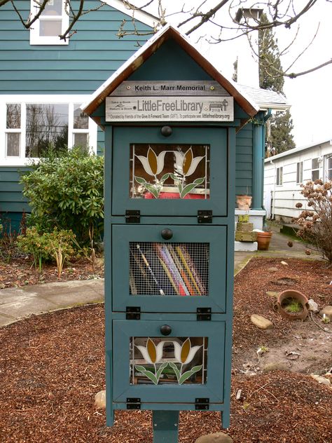 A Little Free Library in Portland, OR, photographed by Rioter Jill Guccini.... I love my city! Little Free Library Plans, Tiny Library, Street Library, Library Plan, Lending Library, Mini Library, Library Inspiration, Book Exchange, Community Library