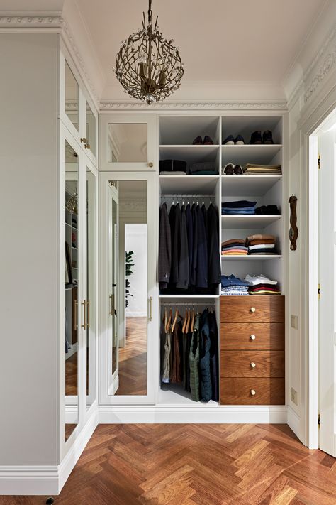 Timeless design and simple sophistication - Transitional - Wardrobe - Saint Petersburg - by Maxim Maximov | Houzz AU Parisian Living Room, Wardrobe Room, Dream Apartment Decor, Bedroom Closet Design, Dressing Rooms, Drama Queen, Cupboard Design, Dream Apartment, Closet Bedroom