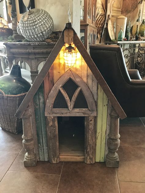 Victorian Dog House, Diy Dog Cabana, Hobbit Dog House, Rustic Dog House, Dog House Aesthetic, Dog House Painting Ideas, Barn Cat House, Dog Wood House, Unique Dog Houses