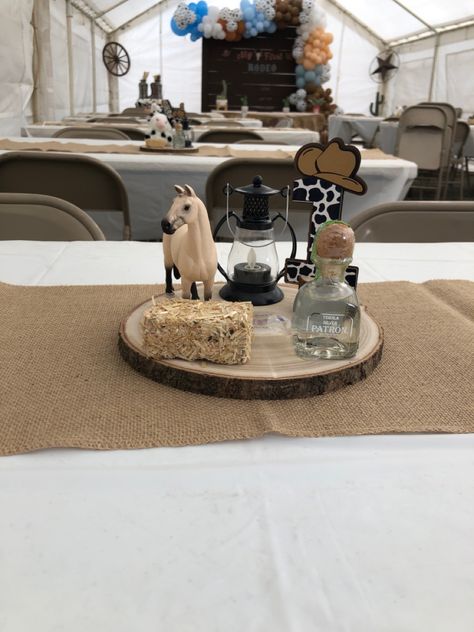 Jaripeo Centerpieces, Horses Centerpieces Party Ideas, Vaquero Table Decor, Western Birthday Centerpiece Ideas, Cowboy Birthday Table Decor, Ranchero Centerpiece Ideas, Cowboy Theme Table Decor, Rodeo Centerpieces Cowboys, Rancho Centerpieces