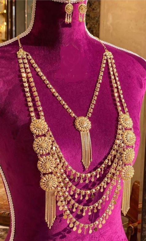 Pure Gold Necklace, Bridal Jewelry Bracelets, Necklace Set Indian Bridal Jewelry, Bridal Jewellery Inspiration, Jewelry Product Shots, Pure Gold Jewellery, Gold Earrings Wedding, Necklace Set Indian, Bridal Jewellery Design